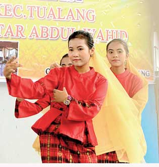 Lomba Tari Melayu Kreasi Diikuti SMP dan SMA Tualang 